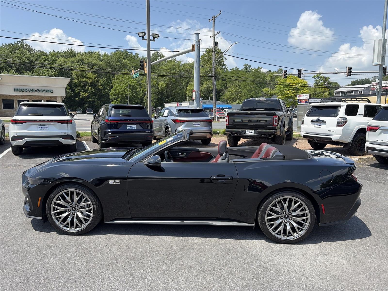 Used 2025 Ford Mustang GT Premium RWD image 2