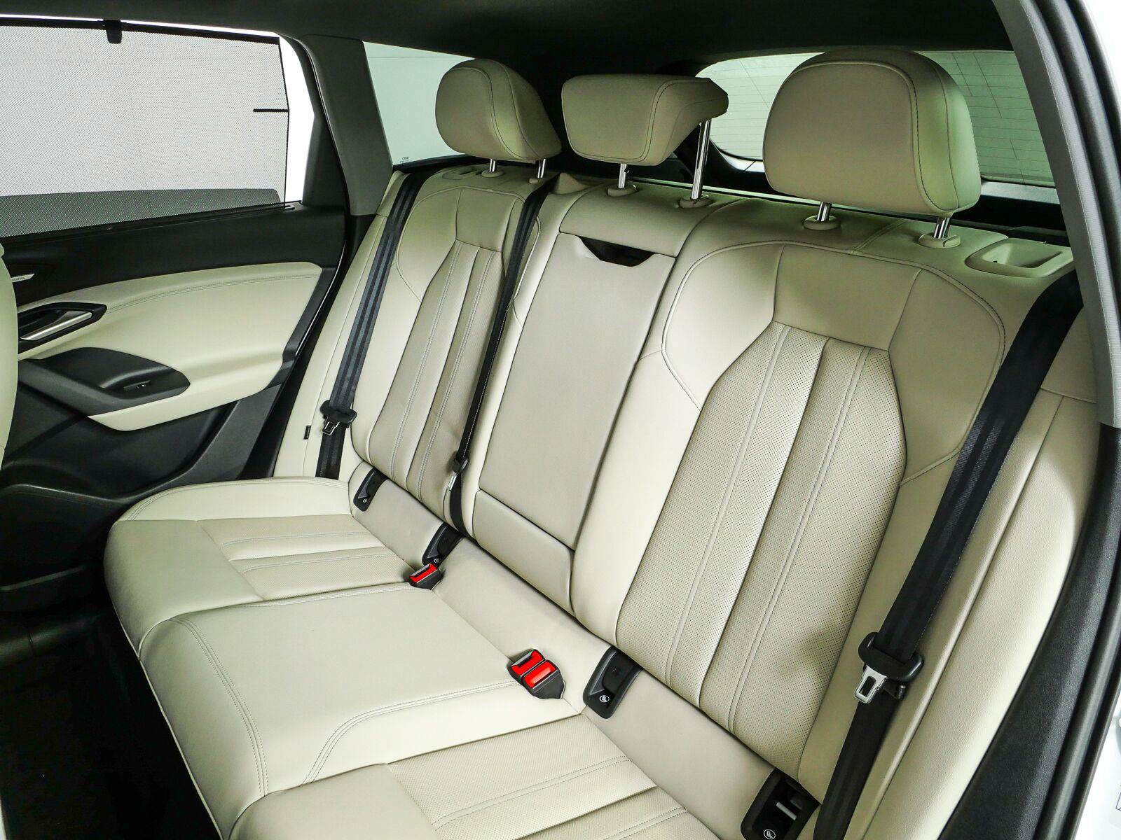Used 2025 Audi Q6 e-tron Premium Plus w/ Premium Plus AWD/4WD image 19