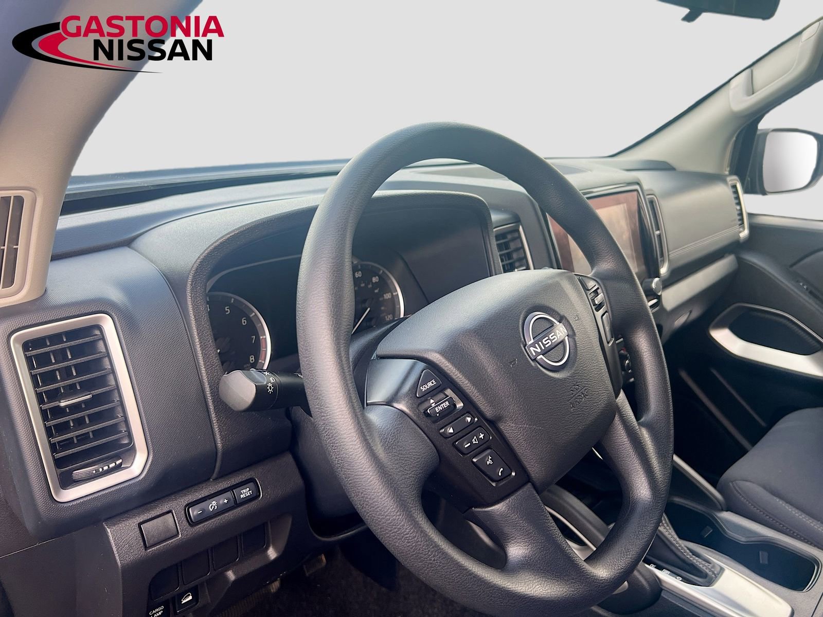 Used 2023 Nissan Frontier SV image 11