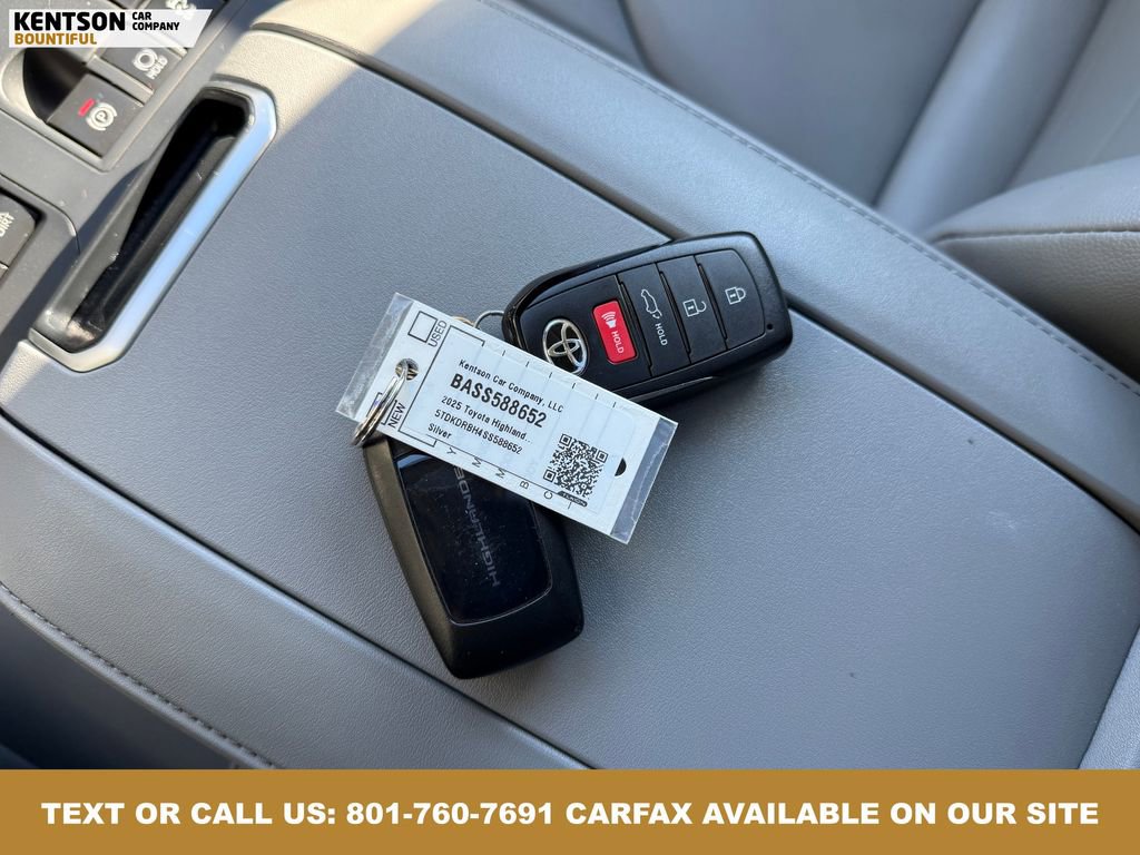 Used 2025 Toyota Highlander XLE image 43