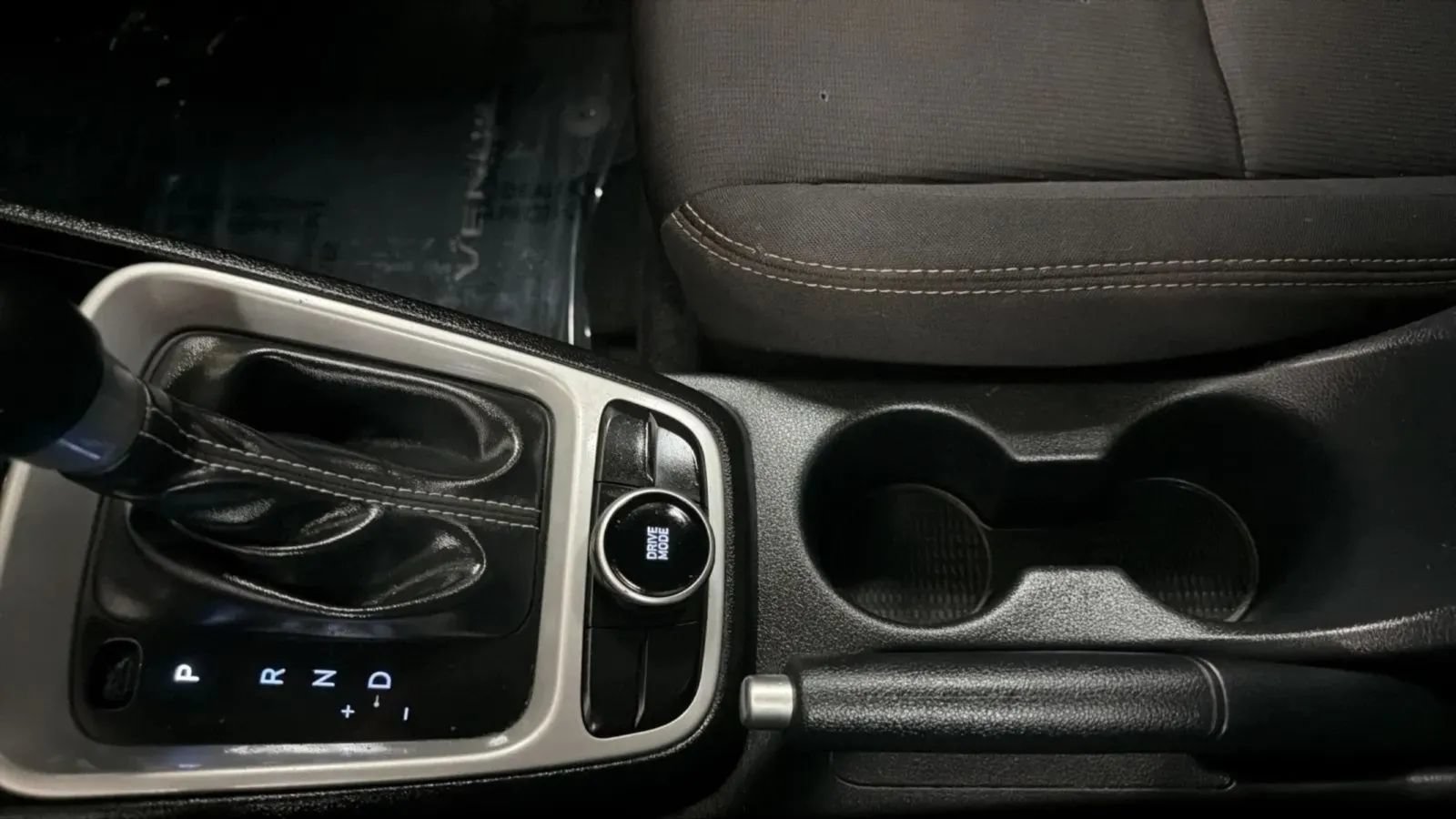 Used 2025 Hyundai Venue SEL FWD image 13