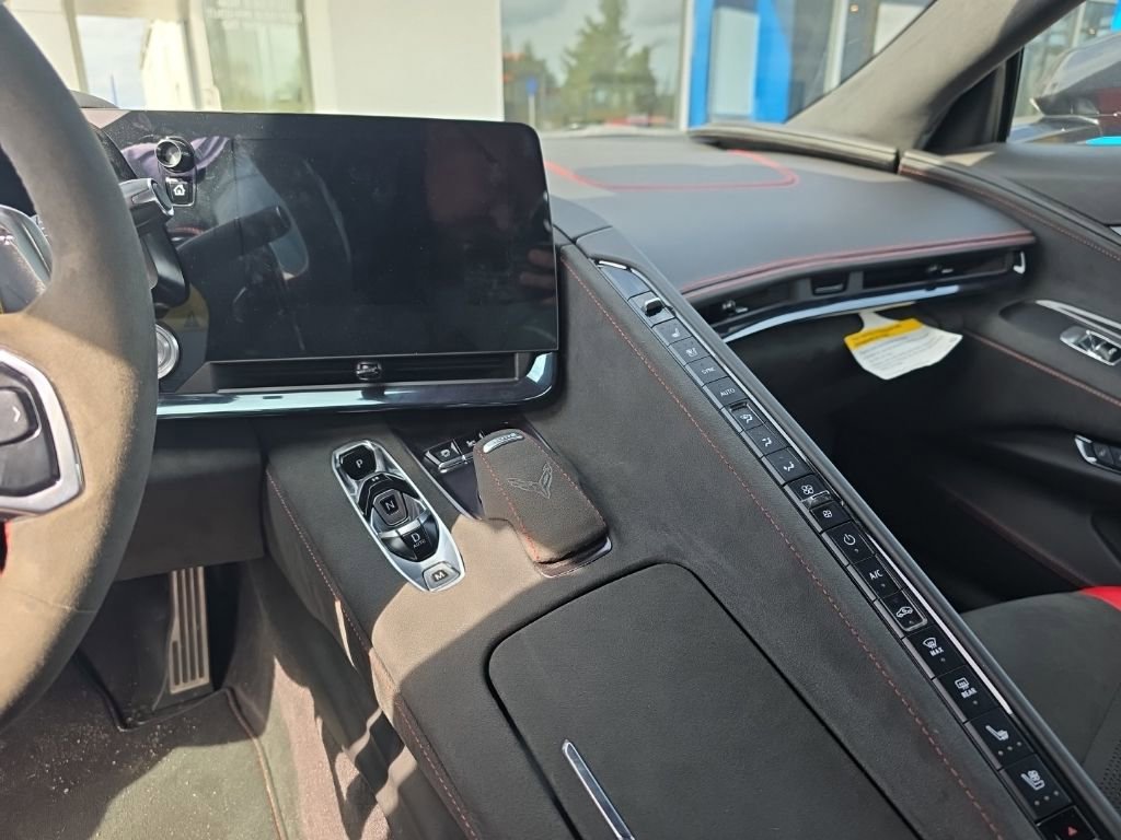 Used 2024 Chevrolet Corvette Stingray Premium Conv w/ Z51 Performance Package image 9