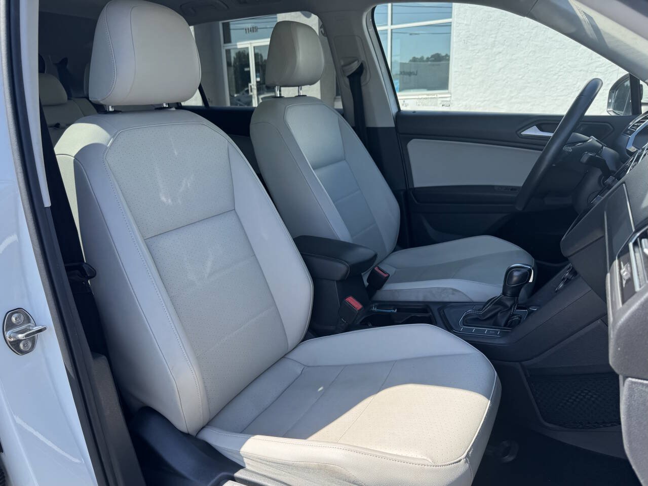 Used 2021 Volkswagen Tiguan SE FWD image 10
