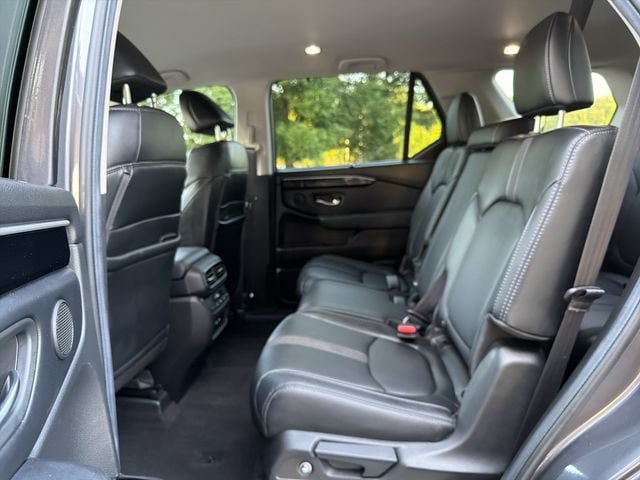 Used 2025 Honda Pilot EX-L image 11