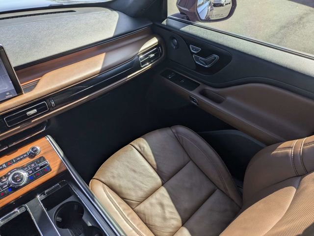 Used 2020 Lincoln Aviator Reserve w/ Equipment Group 201A image 16