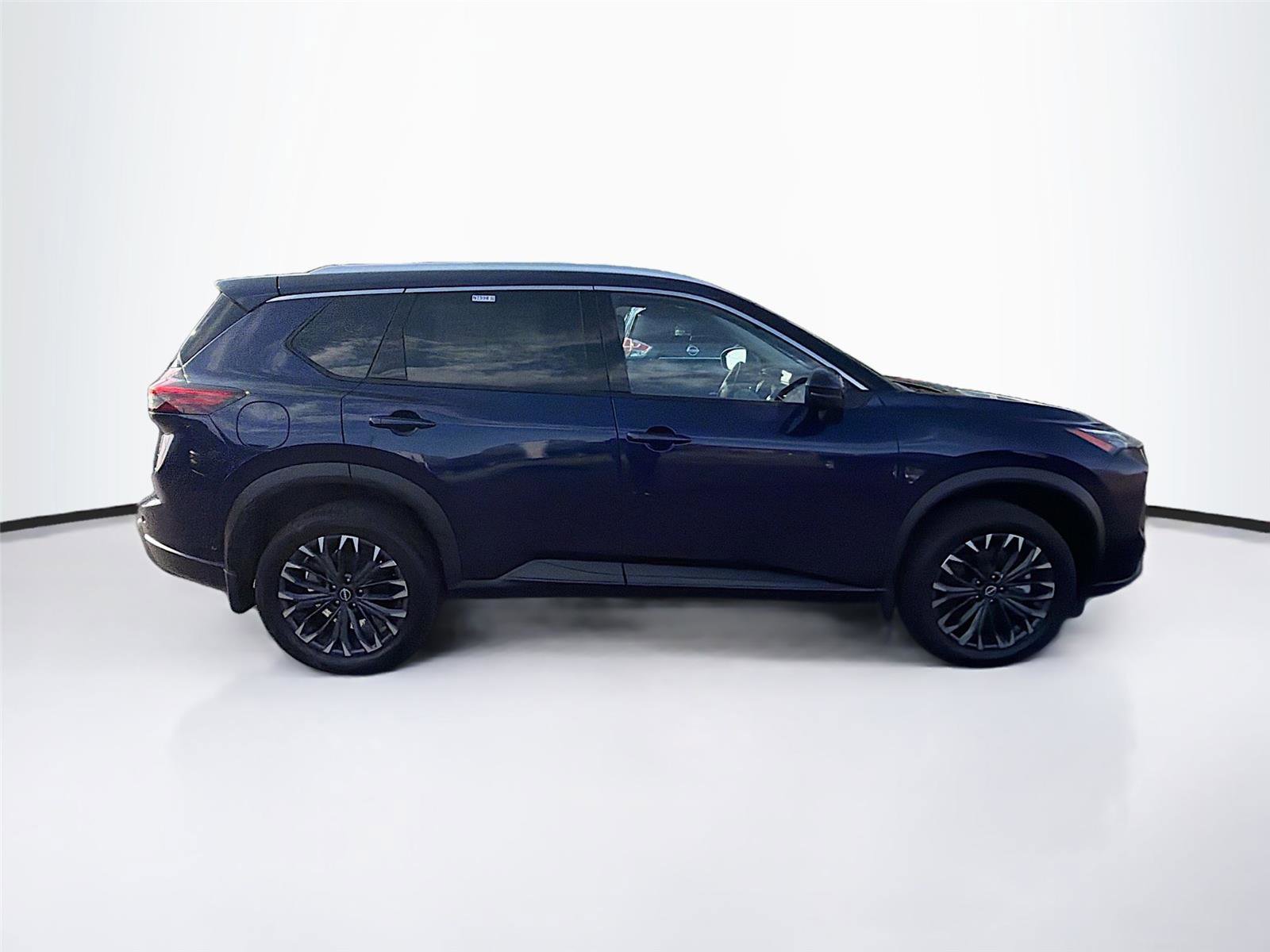Used 2025 Nissan Rogue SL w/ Tech Package image 8