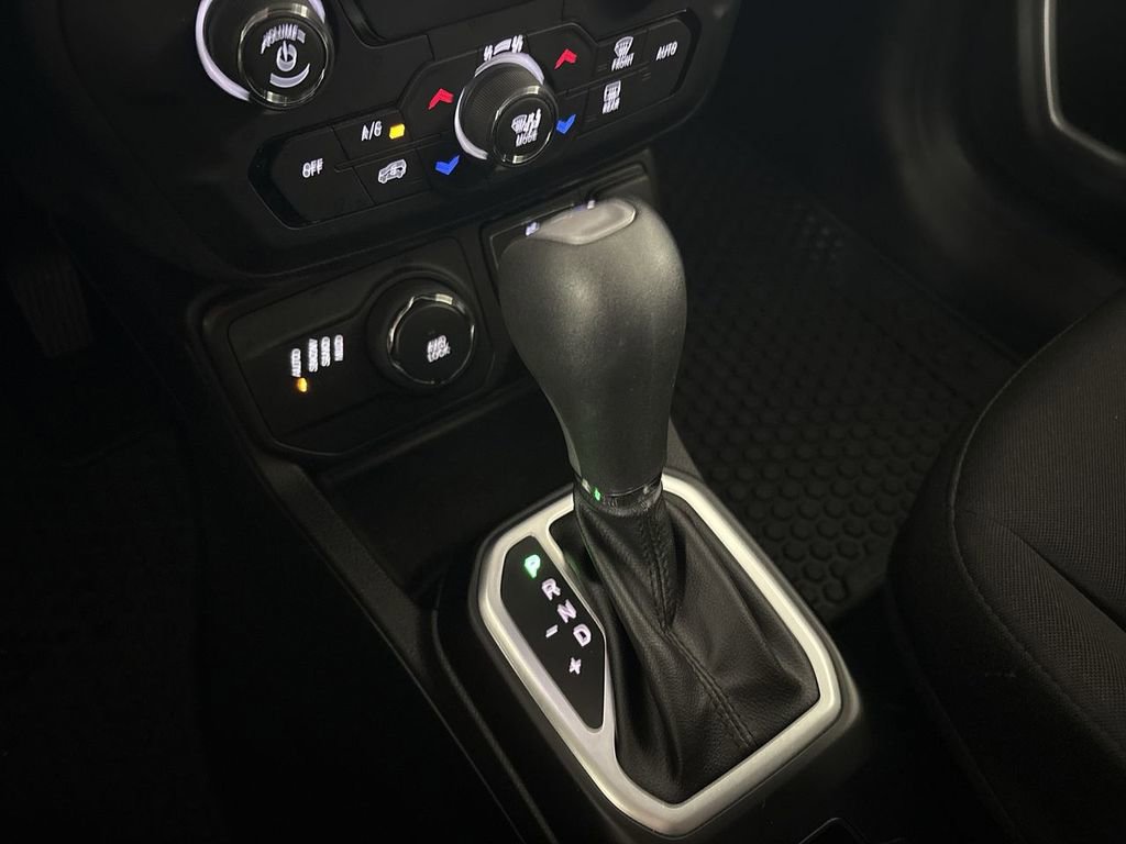 Used 2019 Jeep Renegade Latitude w/ Cold Weather Group image 44