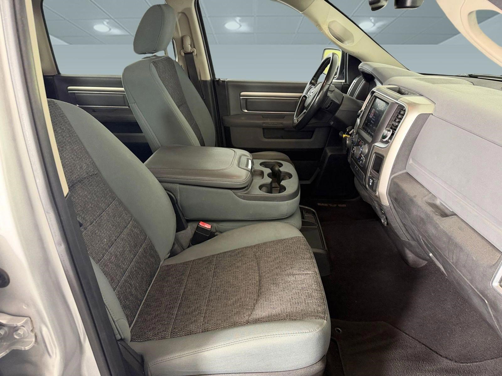 Used 2019 RAM 1500 Classic SLT w/ Luxury Group AWD/4WD image 21