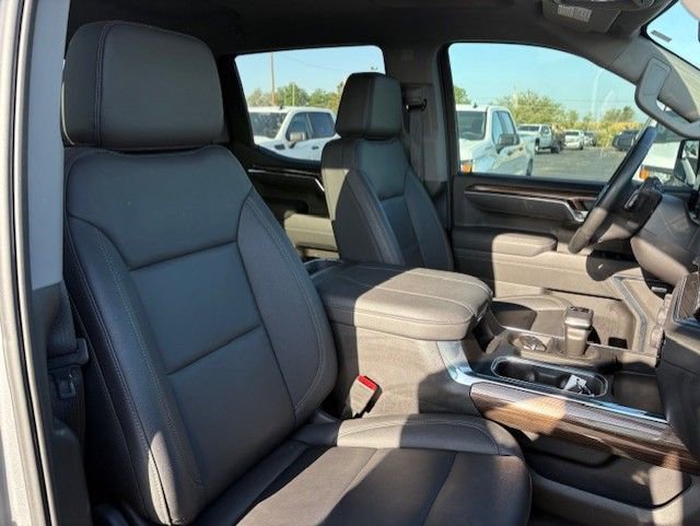 Used 2025 Chevrolet Silverado 1500 LT Trail Boss w/ Convenience Package II AWD/4WD image 25