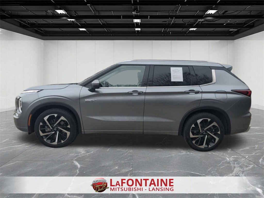 Used 2023 Mitsubishi Outlander SEL 40th Anniversary image 2