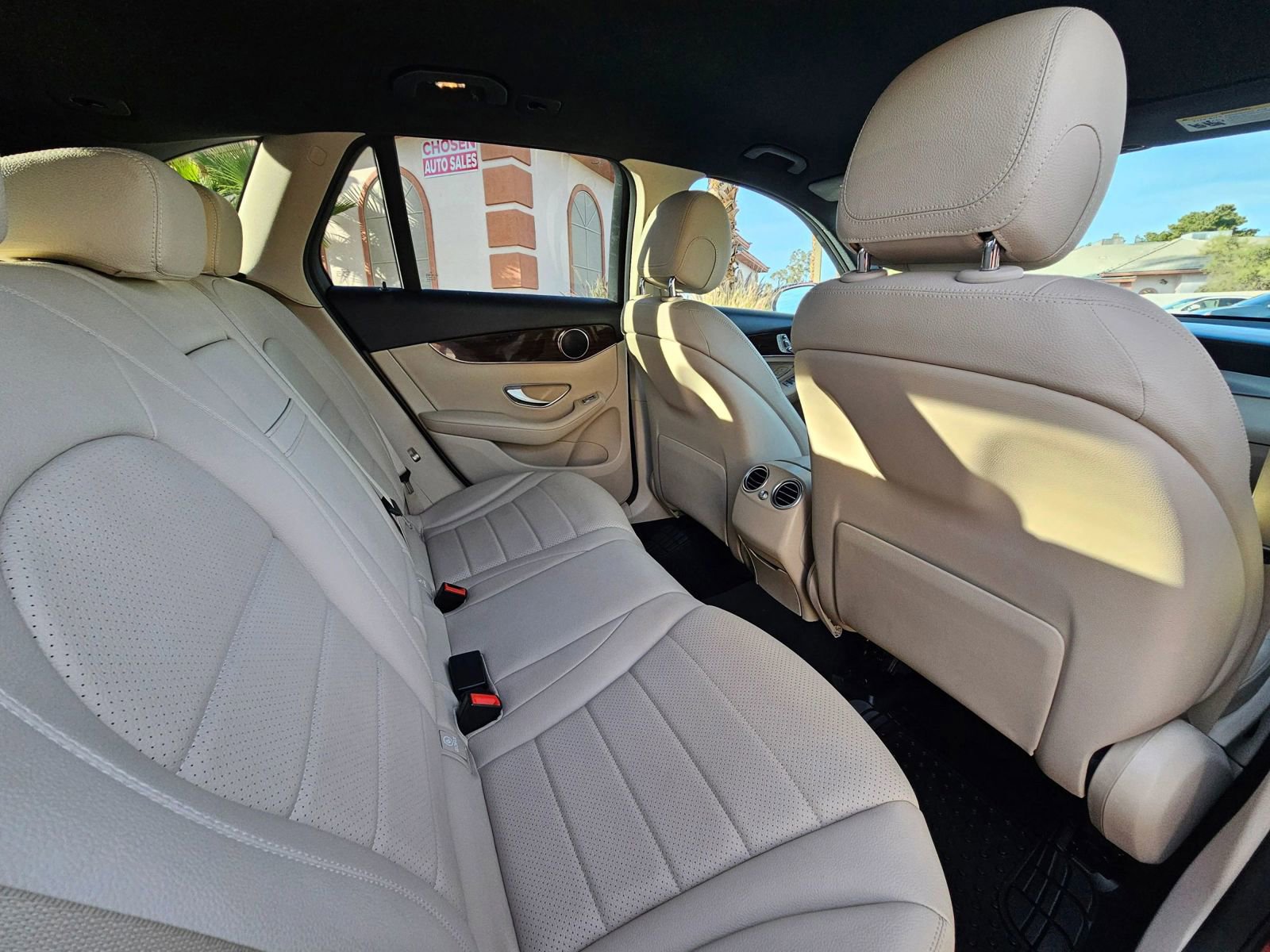 Used 2018 Mercedes-Benz GLC 300 w/ Premium Package image 15