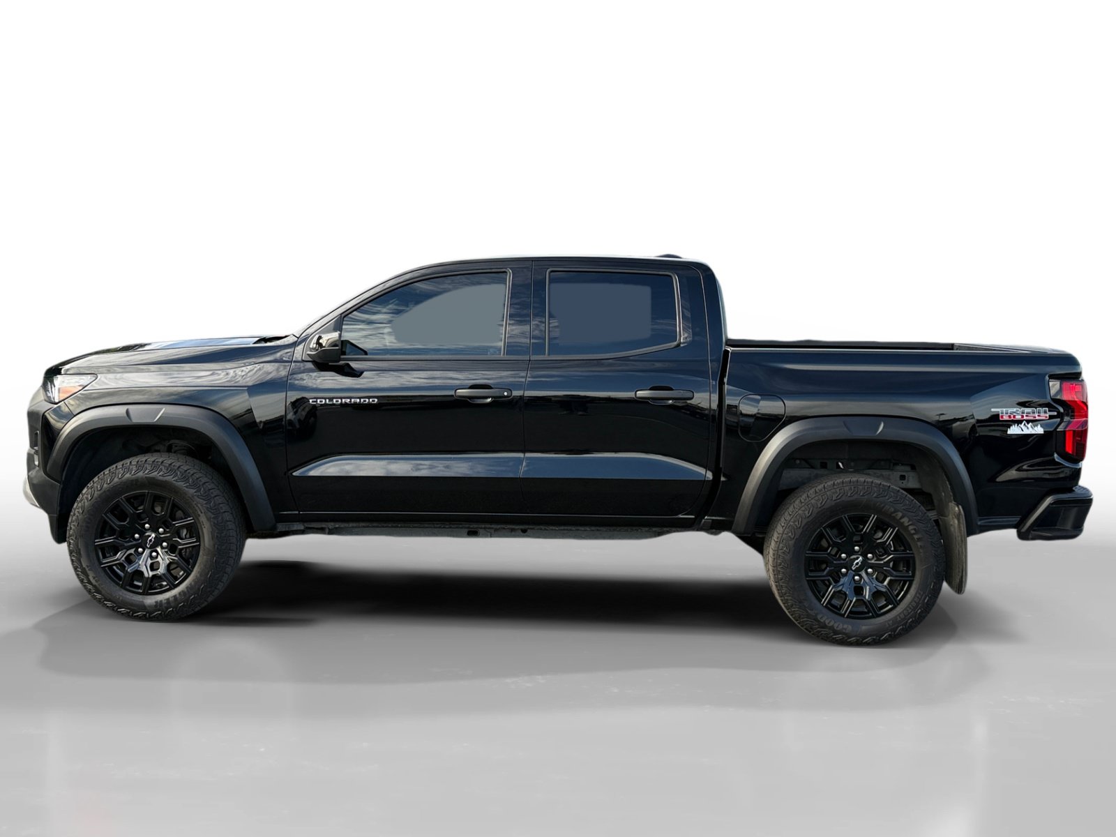 Used 2024 Chevrolet Colorado Trail Boss w/ Advanced Trailering Package AWD/4WD image 2