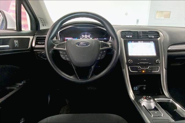 Used 2019 Ford Fusion SE FWD image 13