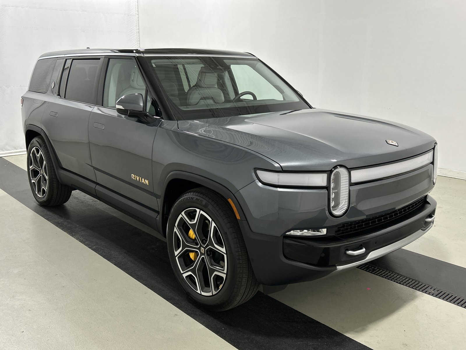 Used 2024 Rivian R1S Adventure AWD/4WD image 7