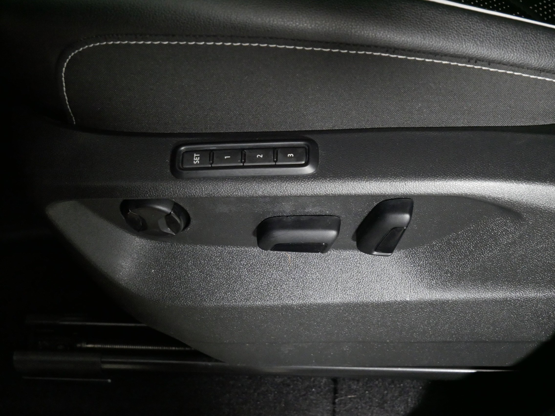 Certified 2024 Volkswagen Atlas SEL Premium R-Line image 20