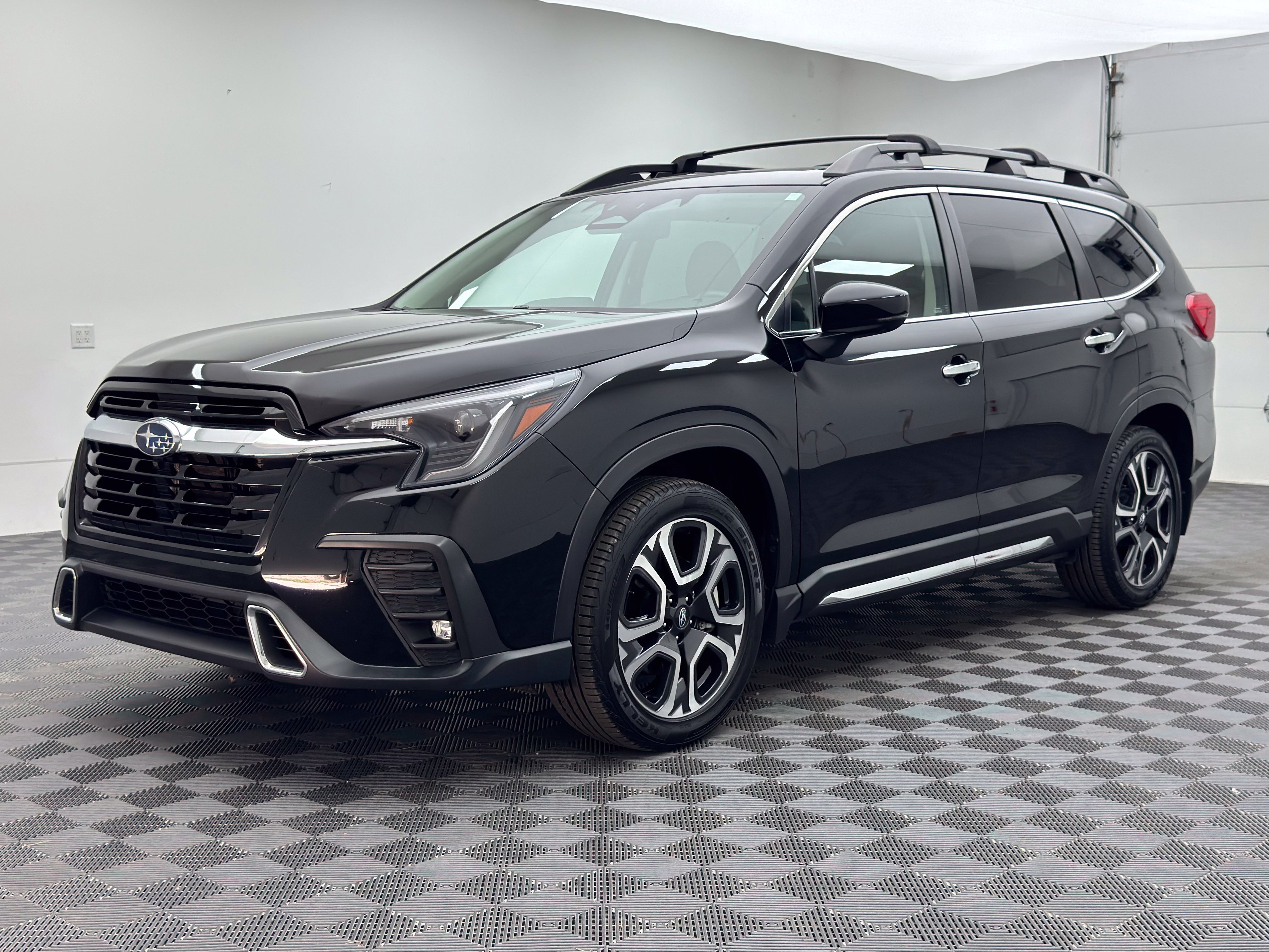 Used 2024 Subaru Ascent Touring AWD/4WD image 2