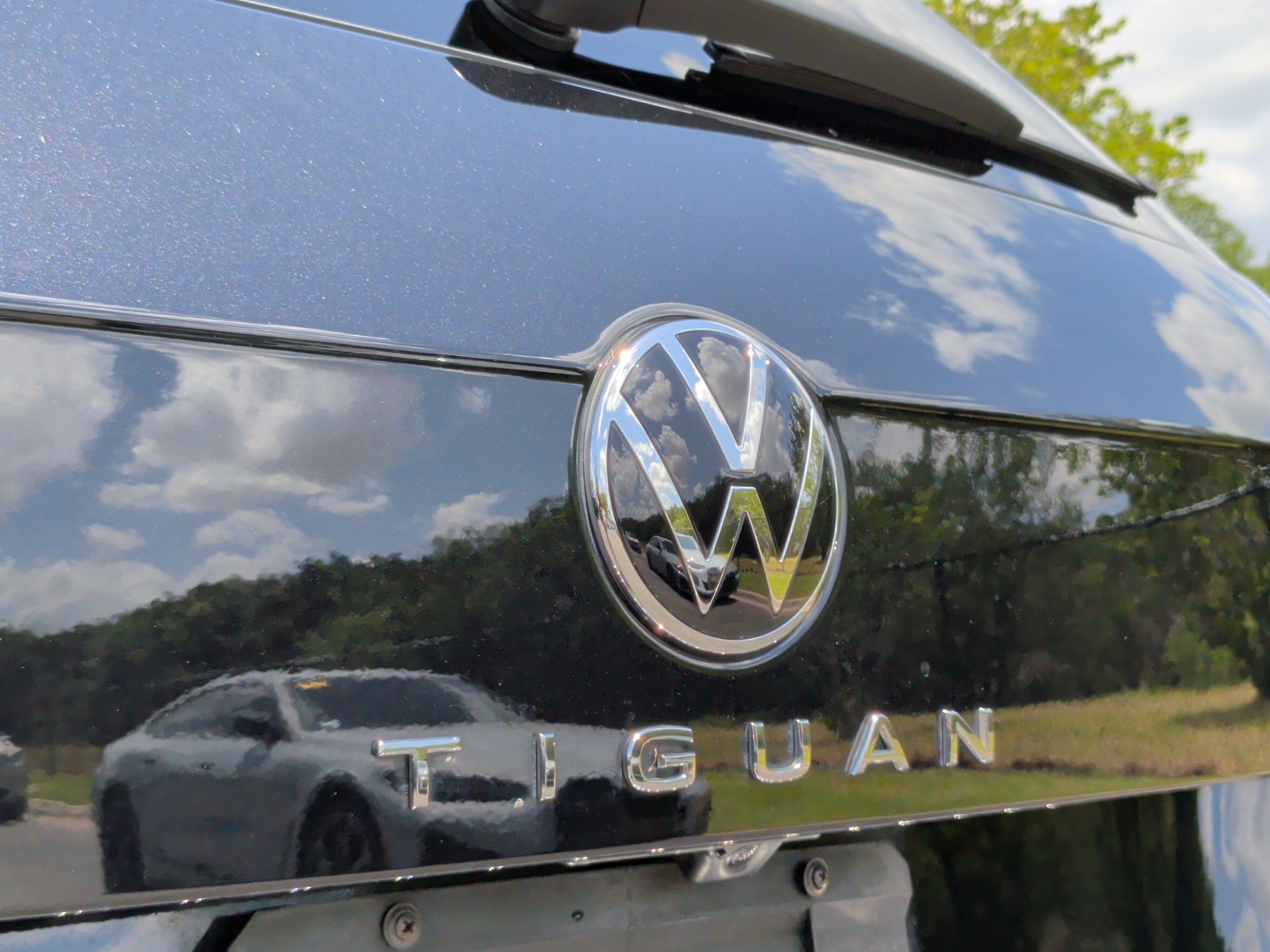 Used 2024 Volkswagen Tiguan Wolfsburg Edition FWD image 11