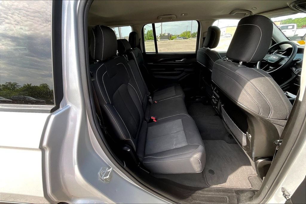 Used 2024 Jeep Grand Cherokee Laredo RWD image 24