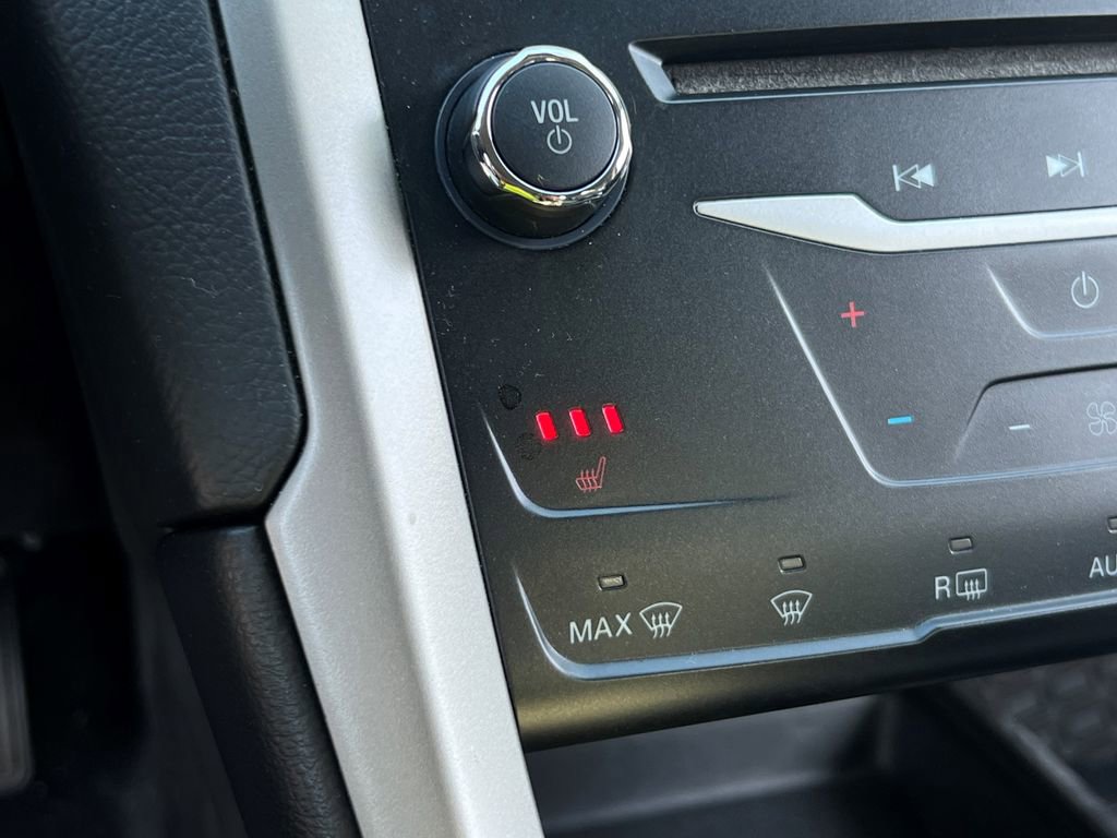 Used 2014 Ford Fusion SE w/ Equipment Group 202A image 27