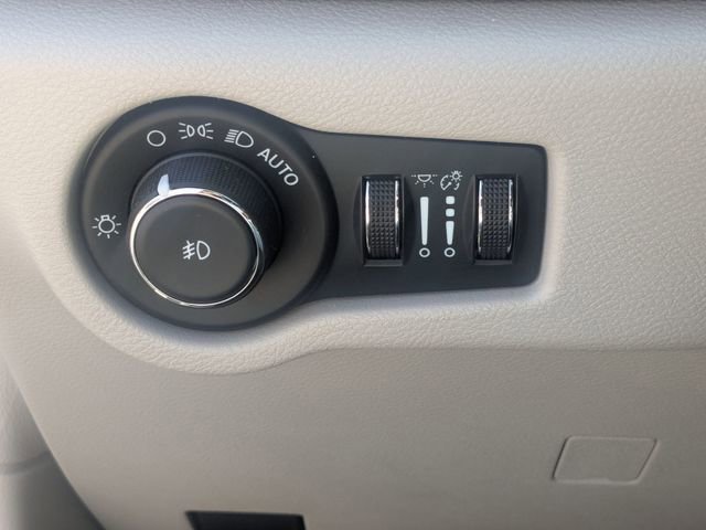 Used 2022 Chrysler Pacifica Touring-L image 16