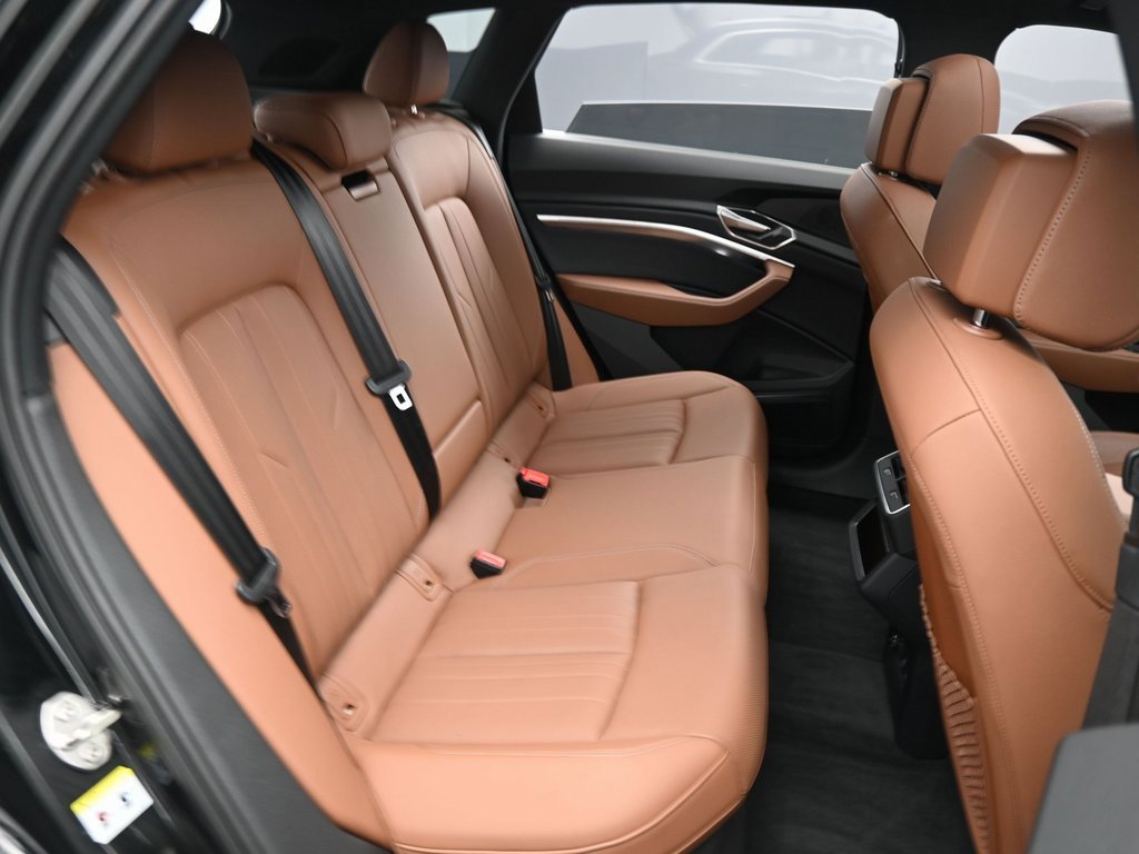 Used 2024 Audi Q8 e-tron Premium Plus image 39