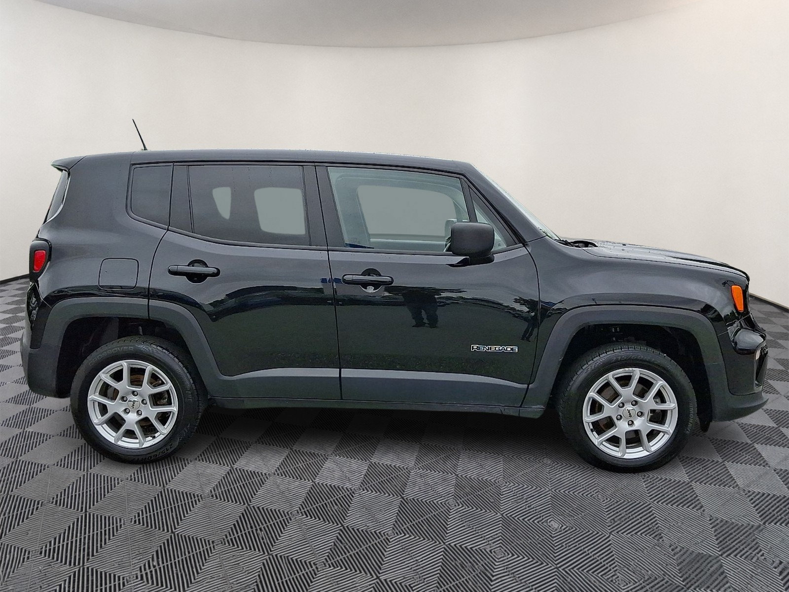 Used 2023 Jeep Renegade Latitude AWD/4WD image 7