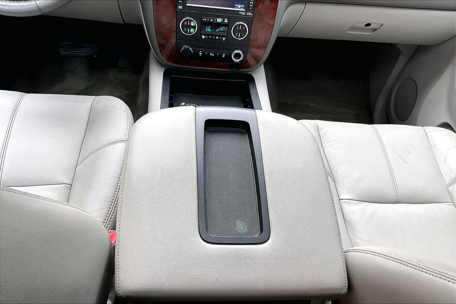 Used 2013 Chevrolet Suburban LT AWD/4WD image 16