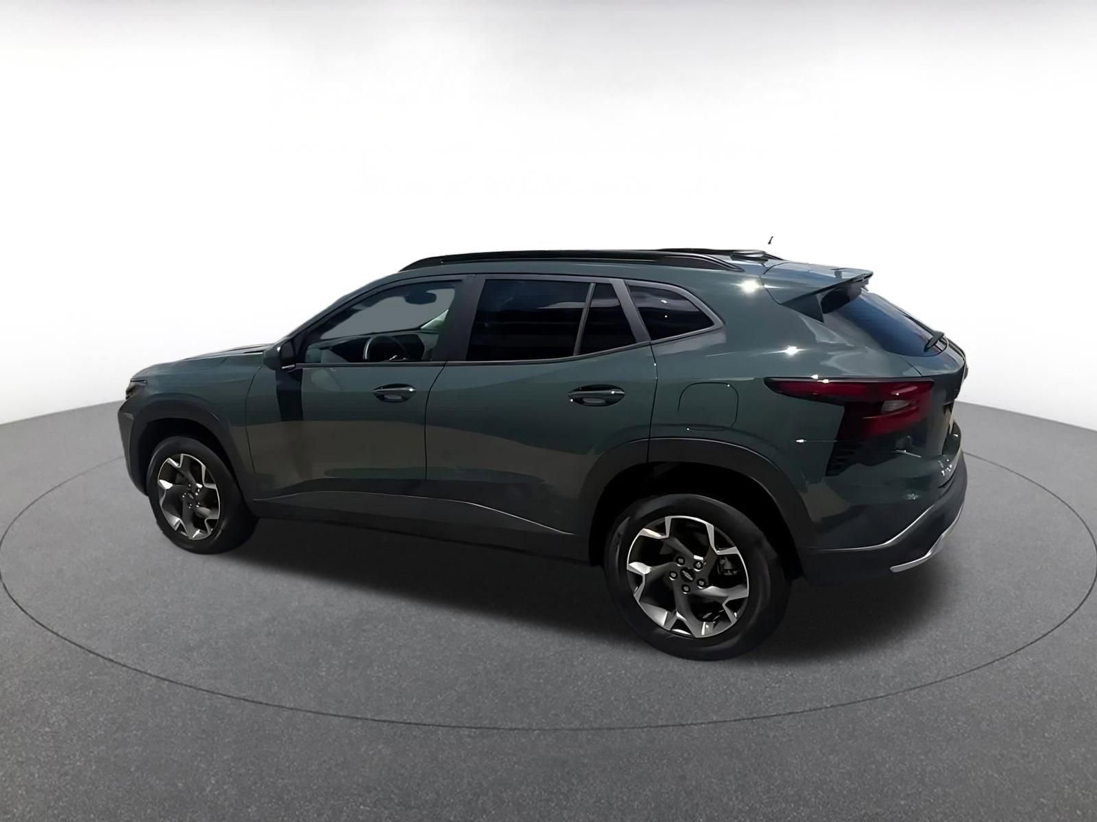Used 2025 Chevrolet Trax LT FWD image 10