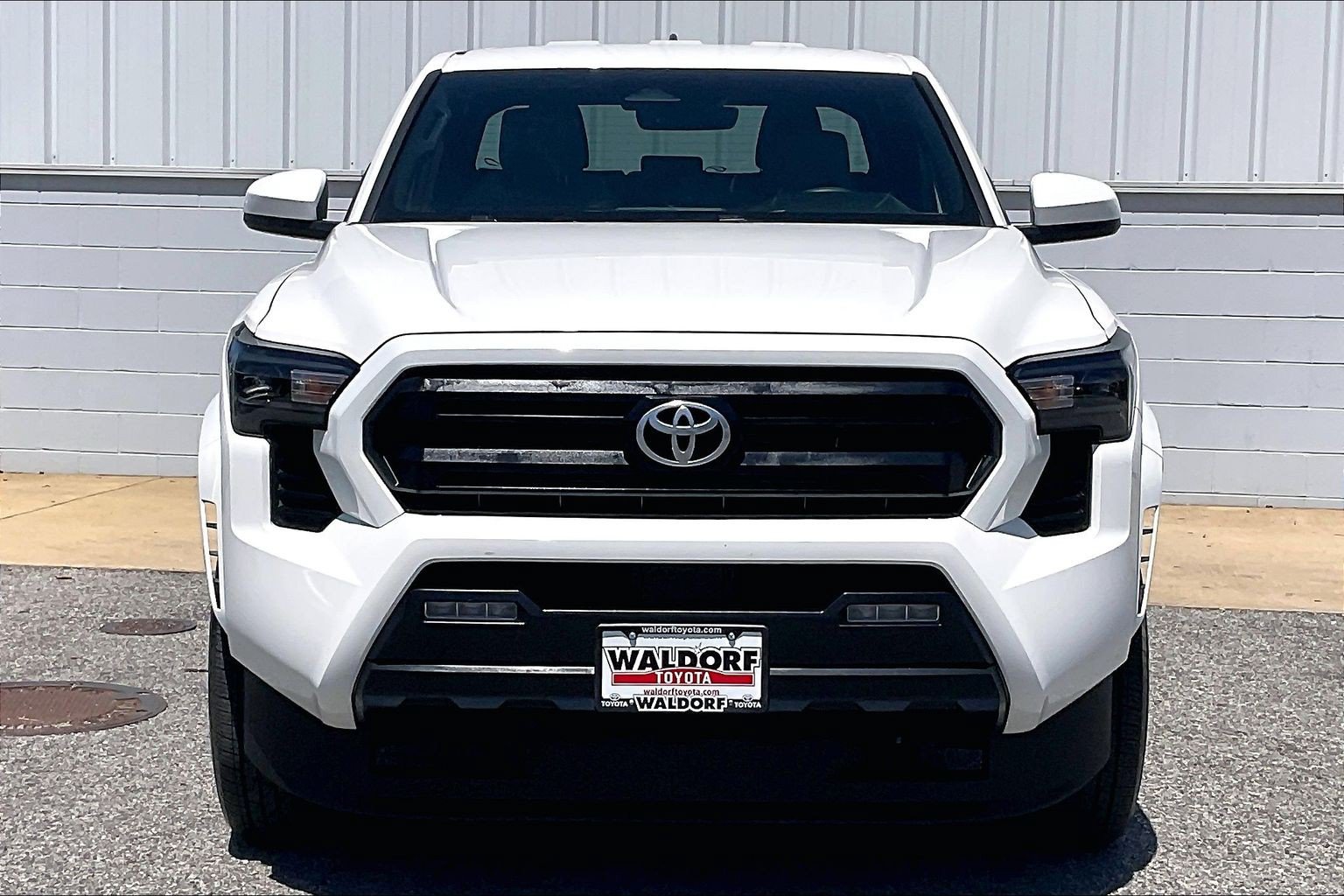 Used 2024 Toyota Tacoma SR5 AWD/4WD image 3