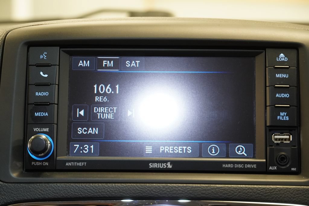 Used 2014 Chrysler Town & Country Touring-L FWD image 21