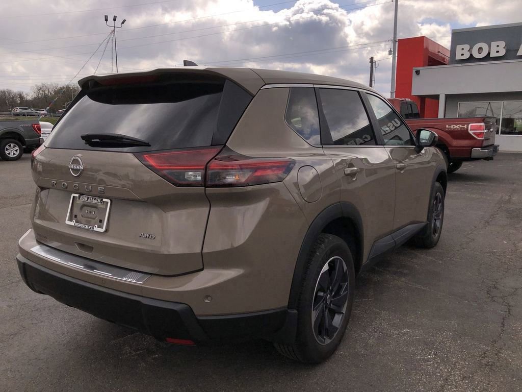 Used 2025 Nissan Rogue SV AWD/4WD image 13
