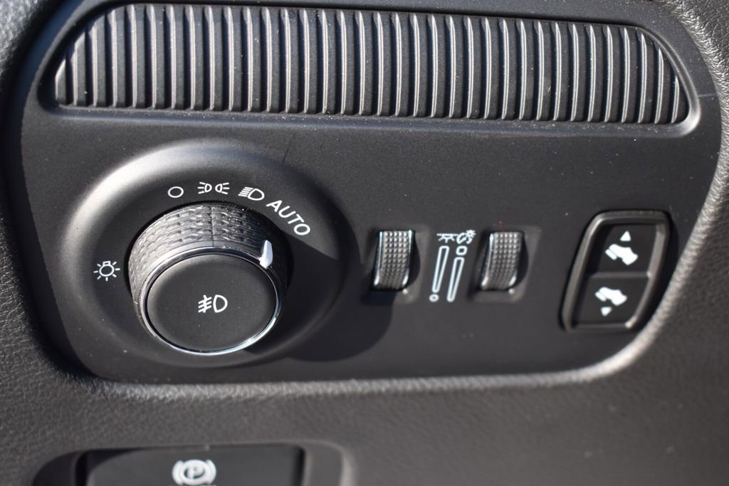 Used 2024 Jeep Wagoneer Series III AWD/4WD image 29