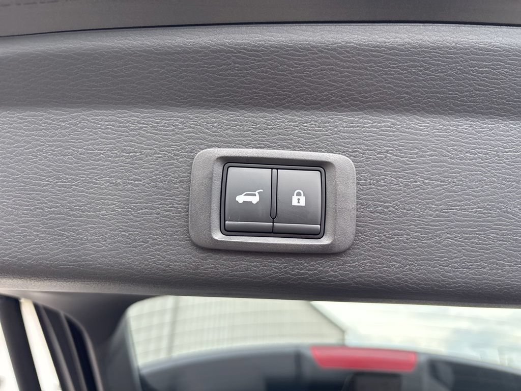 Used 2025 Mitsubishi Outlander AWD image 12