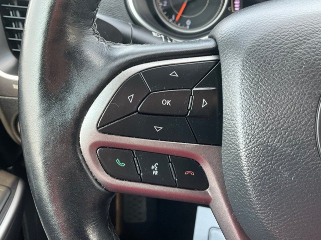 Used 2020 Jeep Cherokee Latitude Plus w/ Cold Weather Group AWD/4WD image 16