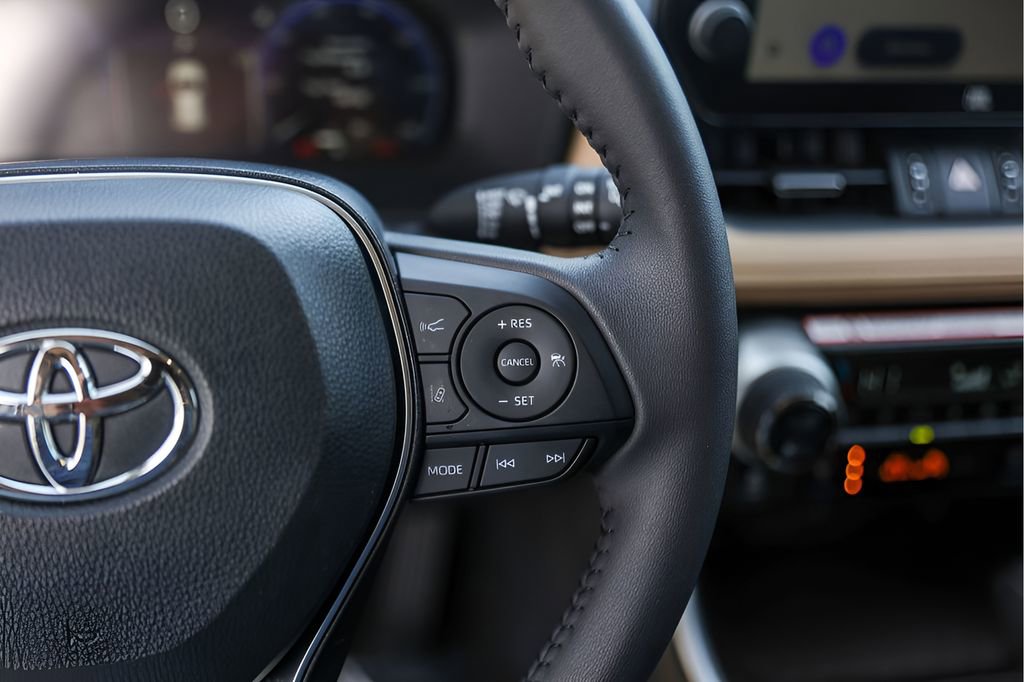 Used 2025 Toyota RAV4 Limited image 16