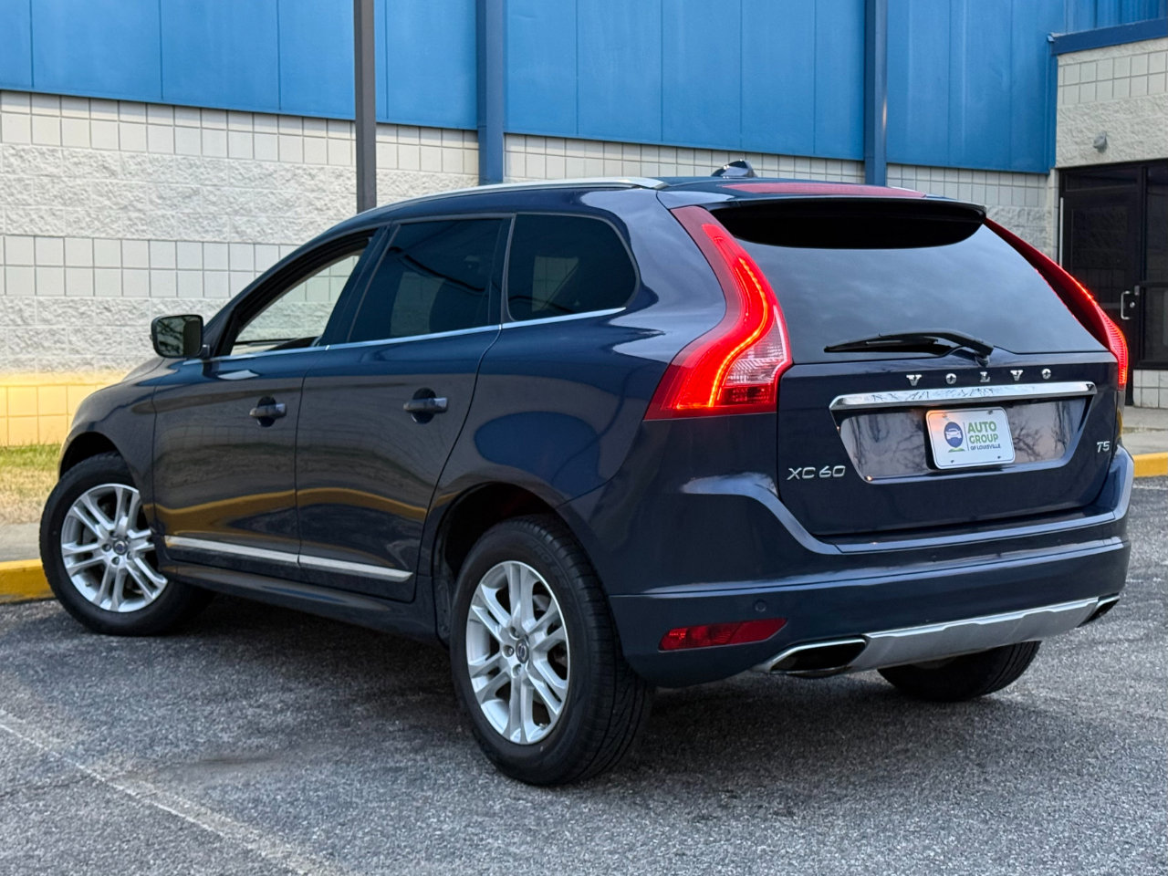 Used 2015 Volvo XC60 T5 Platinum image 7