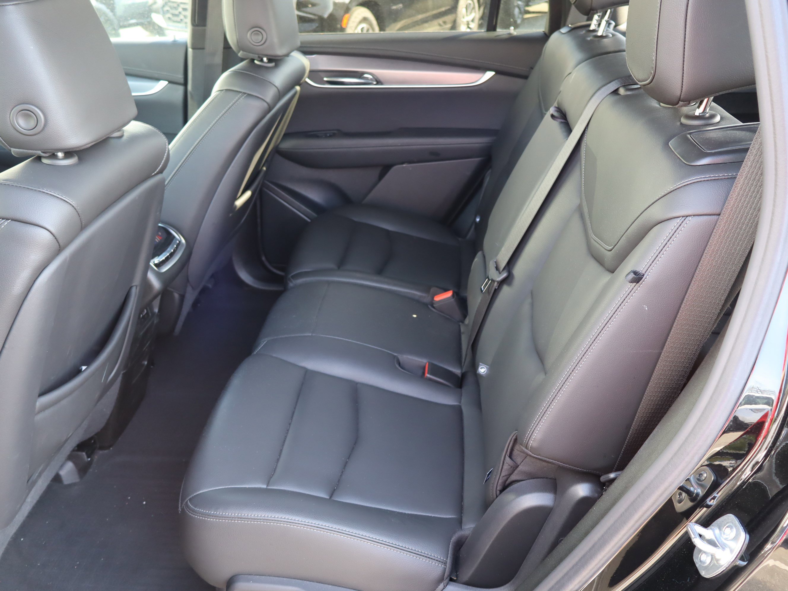 Used 2025 Cadillac XT6 Luxury image 32