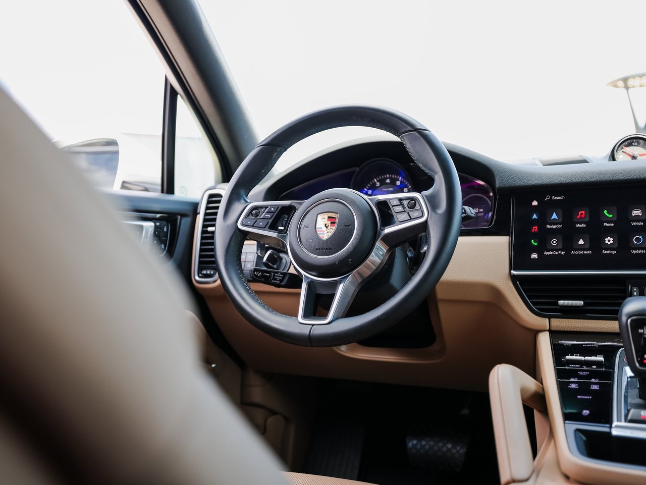 Certified 2023 Porsche Cayenne Platinum Edition image 25