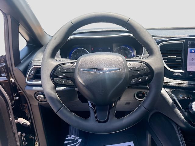 Used 2024 Chrysler Pacifica Limited w/ Uconnect Theater Family Group AWD/4WD image 12