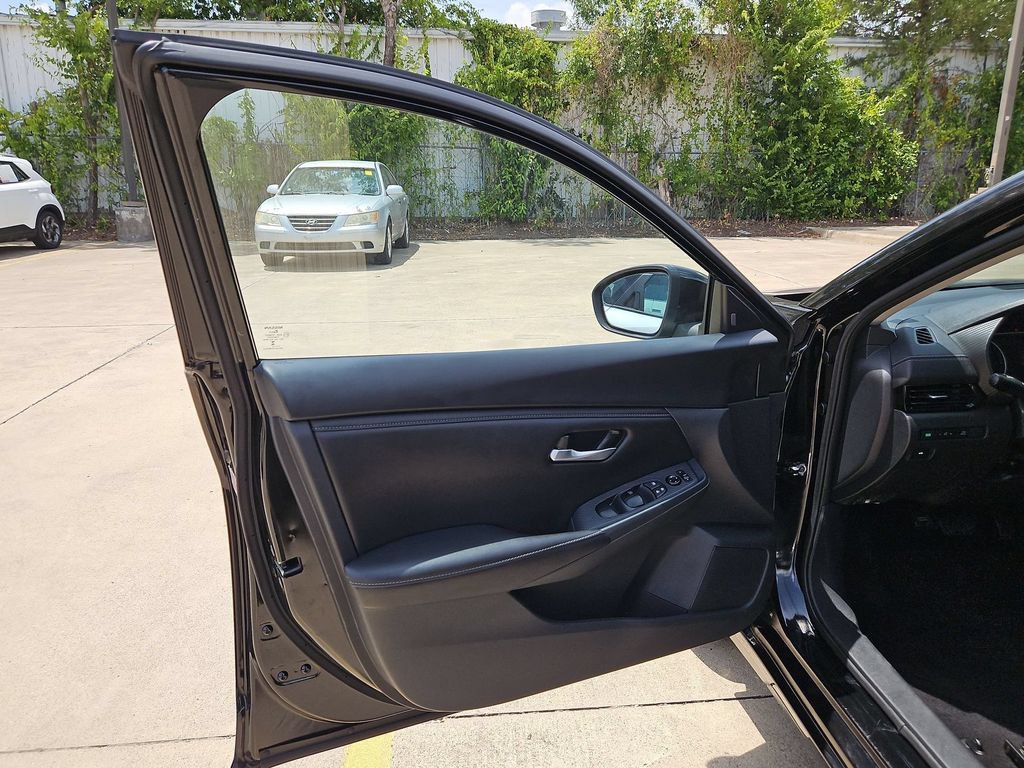 Used 2025 Nissan Sentra SV FWD image 11