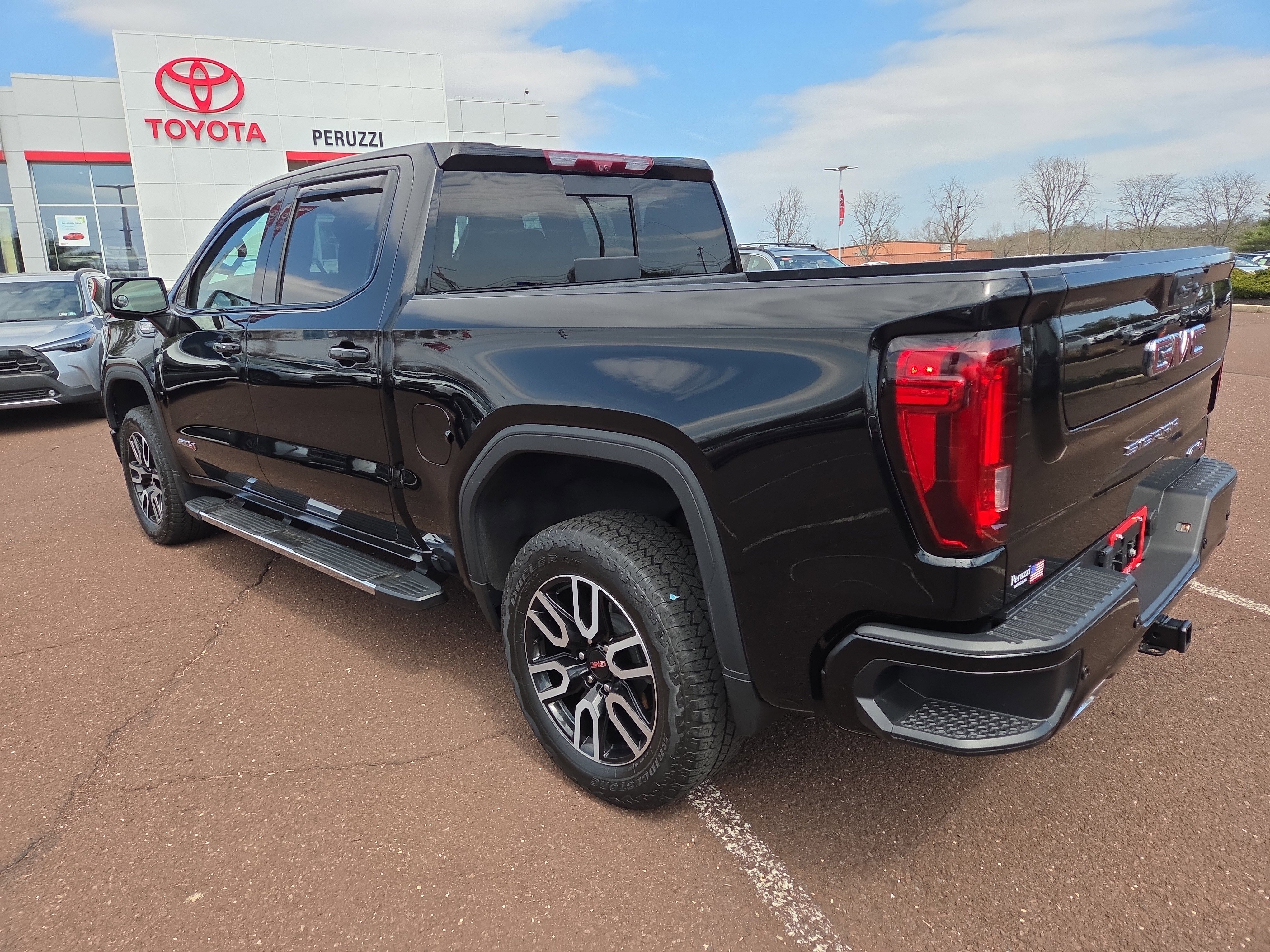 Used 2024 GMC Sierra 1500 AT4 w/ Technology Package image 5