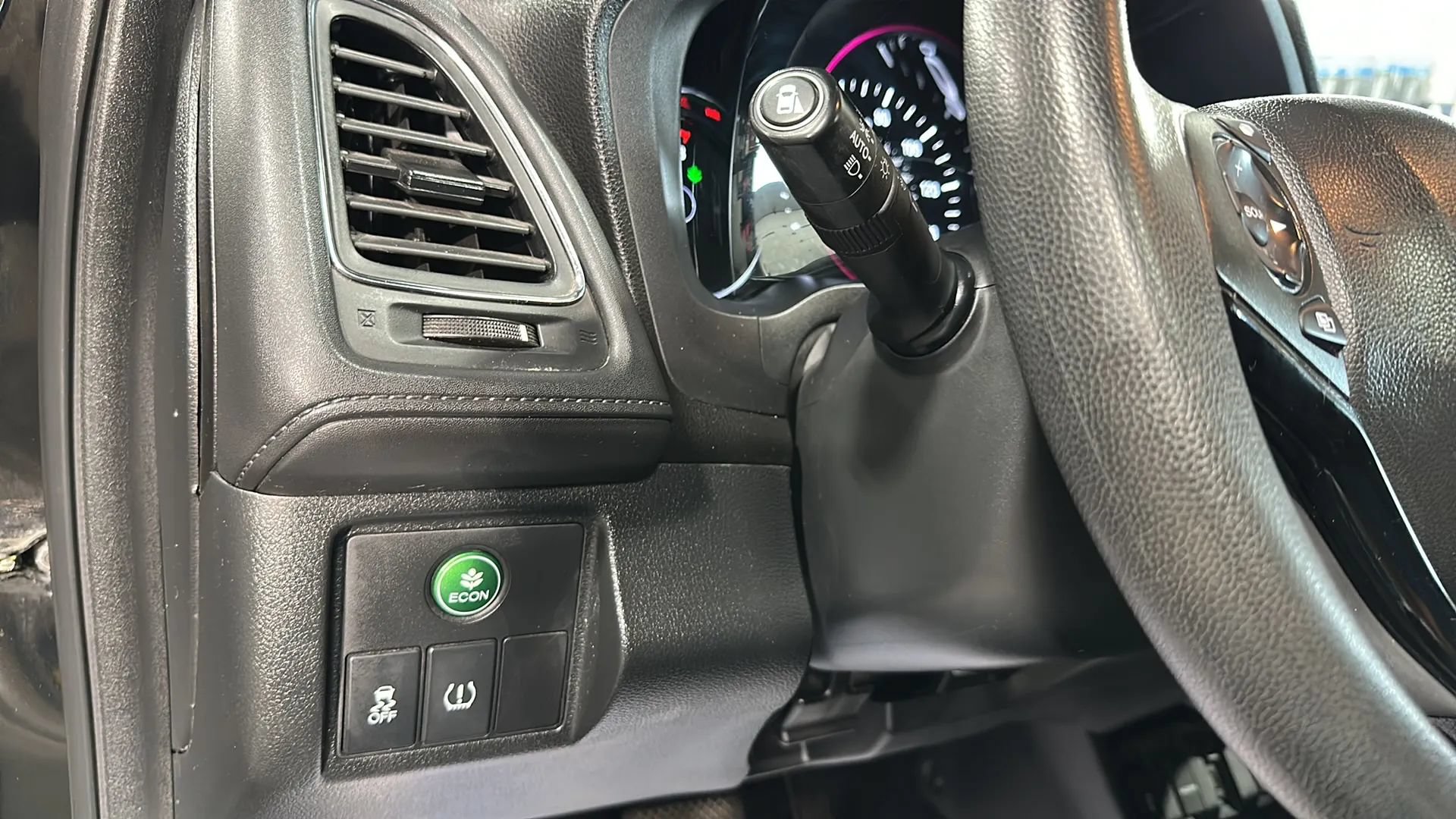 Used 2018 Honda HR-V EX image 27