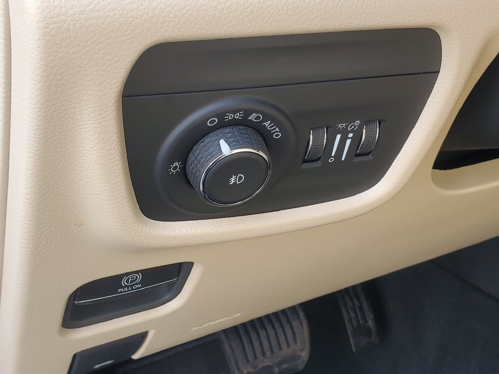 Used 2024 Jeep Grand Cherokee Limited w/ Luxury Tech Group II AWD/4WD image 7