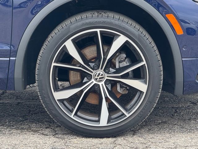 Used 2022 Volkswagen Tiguan SEL R-Line image 3