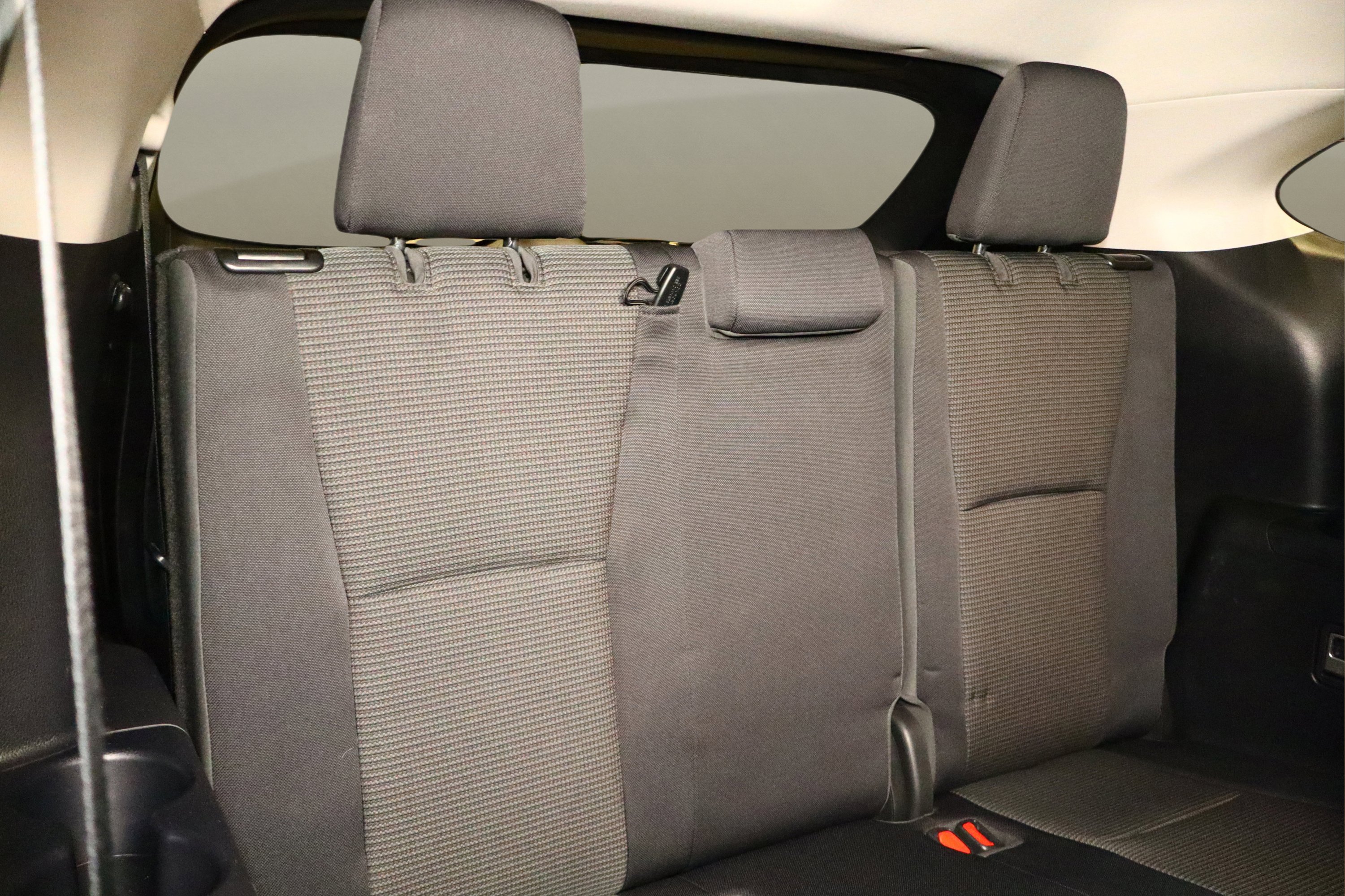 Used 2020 Toyota Highlander LE image 19