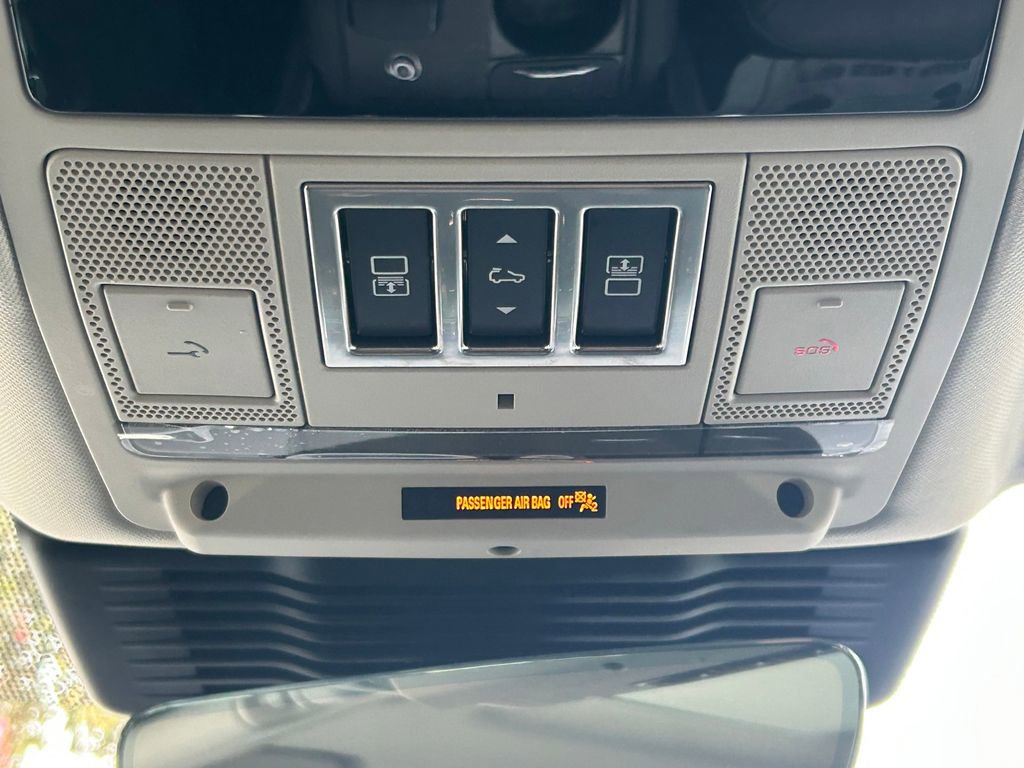 Used 2024 Land Rover Discovery S AWD/4WD image 20