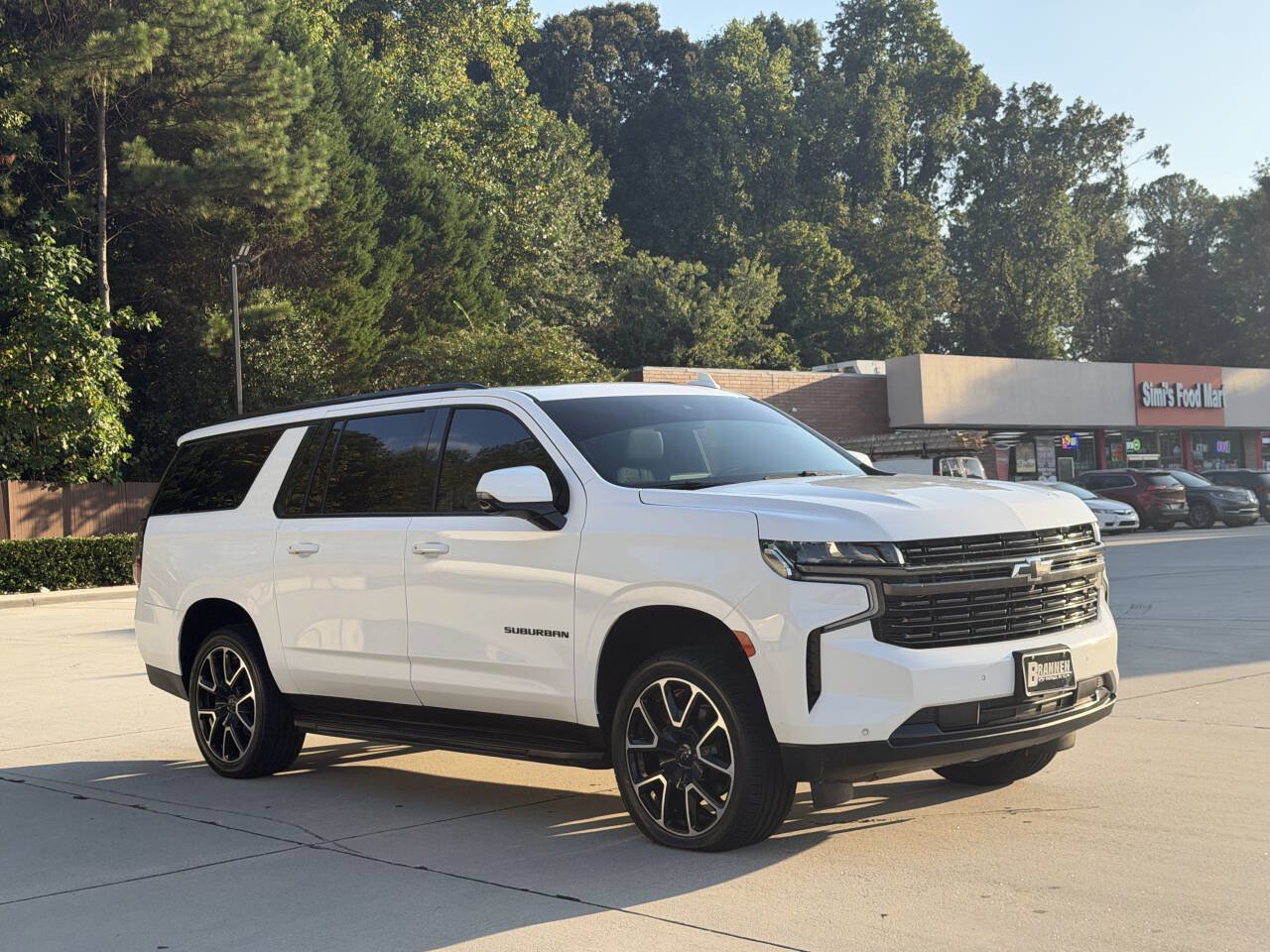 Used 2021 Chevrolet Suburban RST w/ Luxury Package RWD image 3