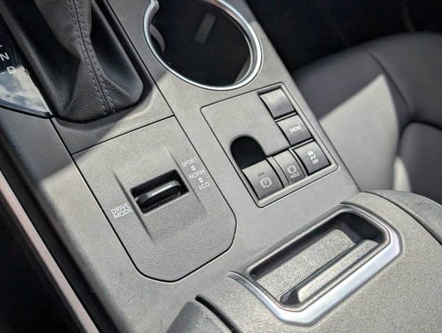 Used 2024 Toyota Highlander XLE image 32