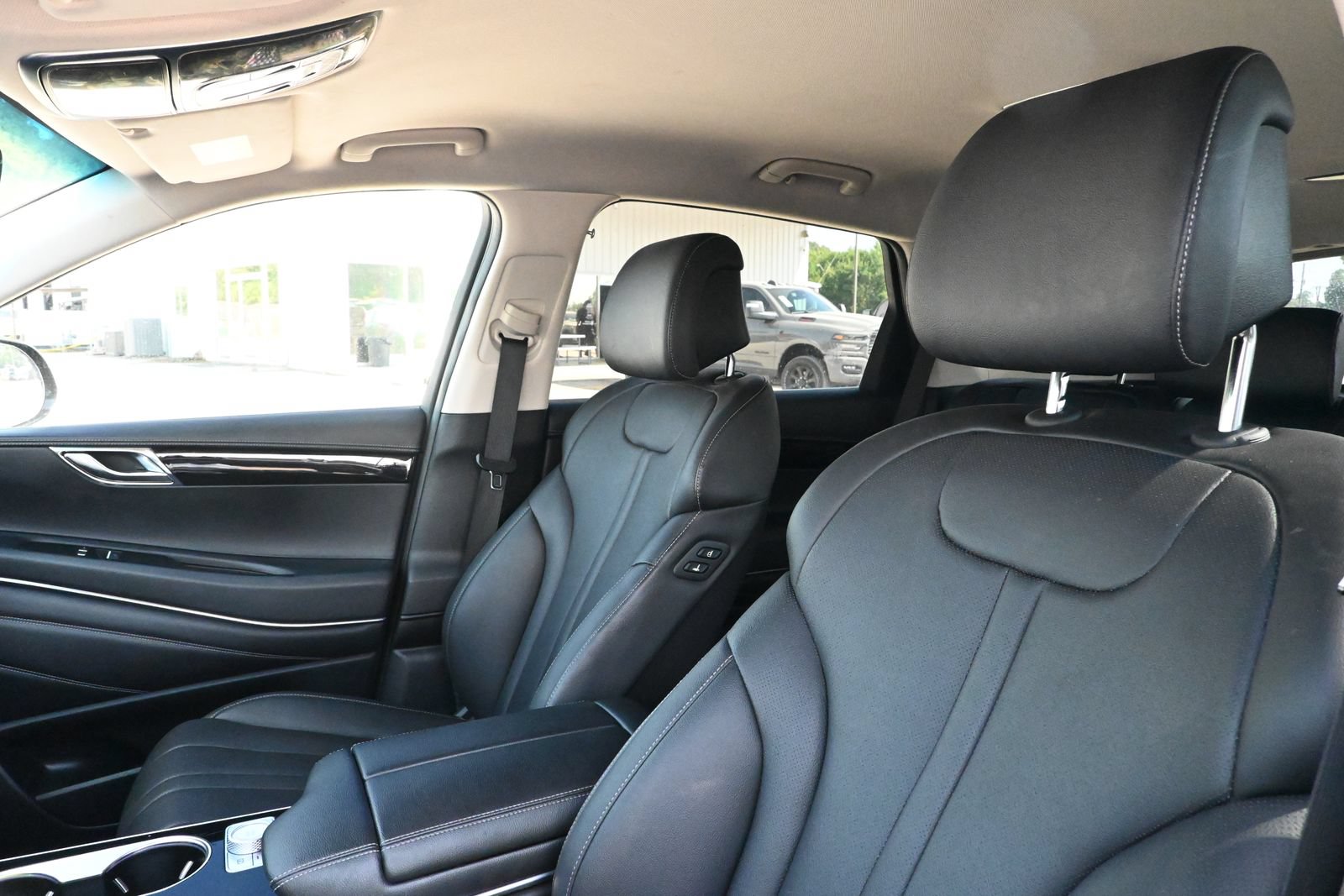 Used 2025 Genesis GV80 2.5T Standard AWD/4WD image 11