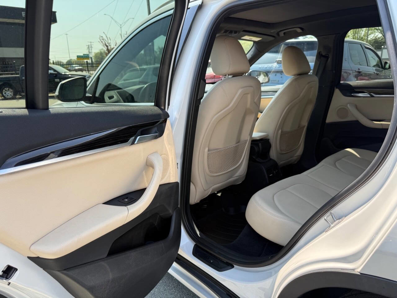 Used 2017 BMW X1 xDrive28i image 9